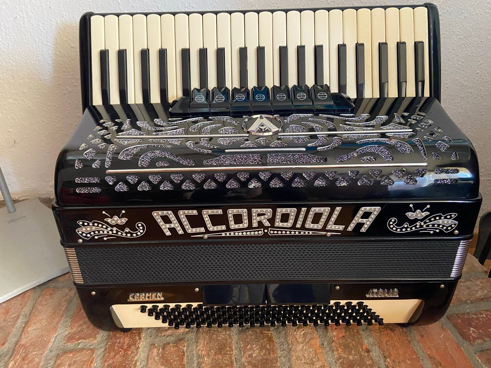 Accordiola Carmen-4 korig, Gebruikt, Met koffer, Accordiola, 120-bas