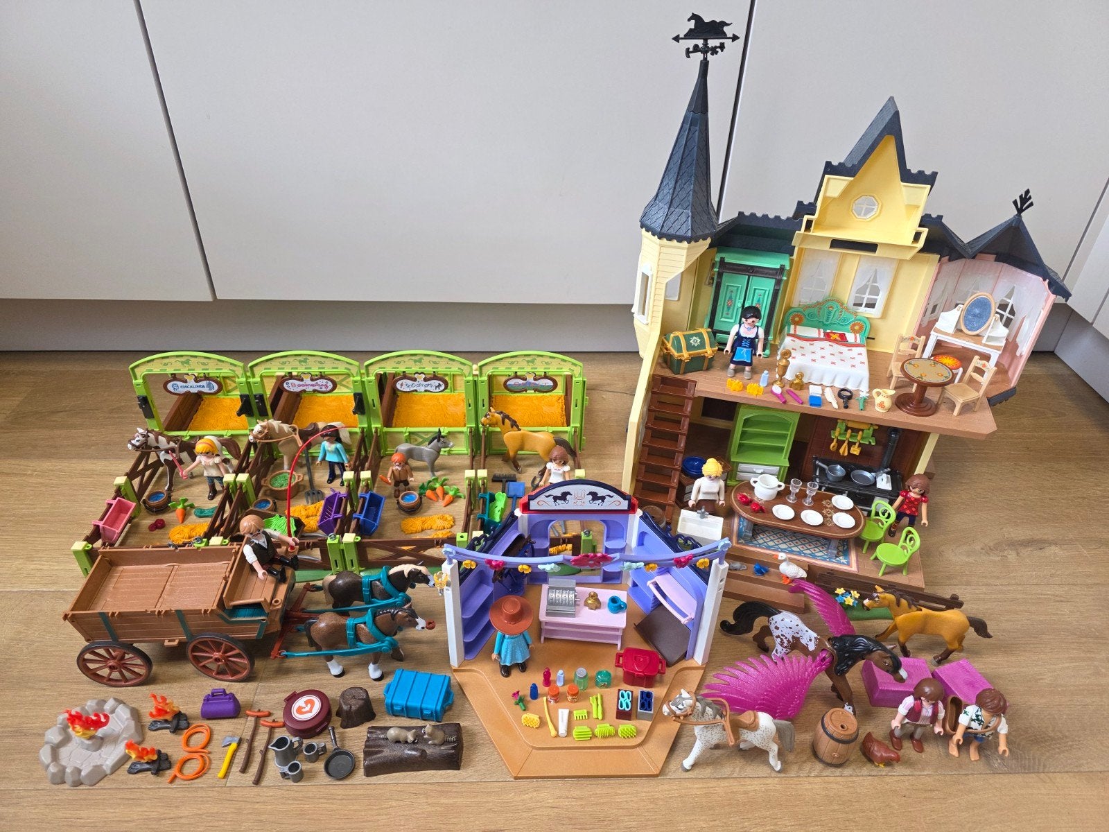 Playmobil 9475 Spirit Lucky's huis, paardenboxen, wagen meer, Ophalen of Verzenden, Zo goed als nieuw