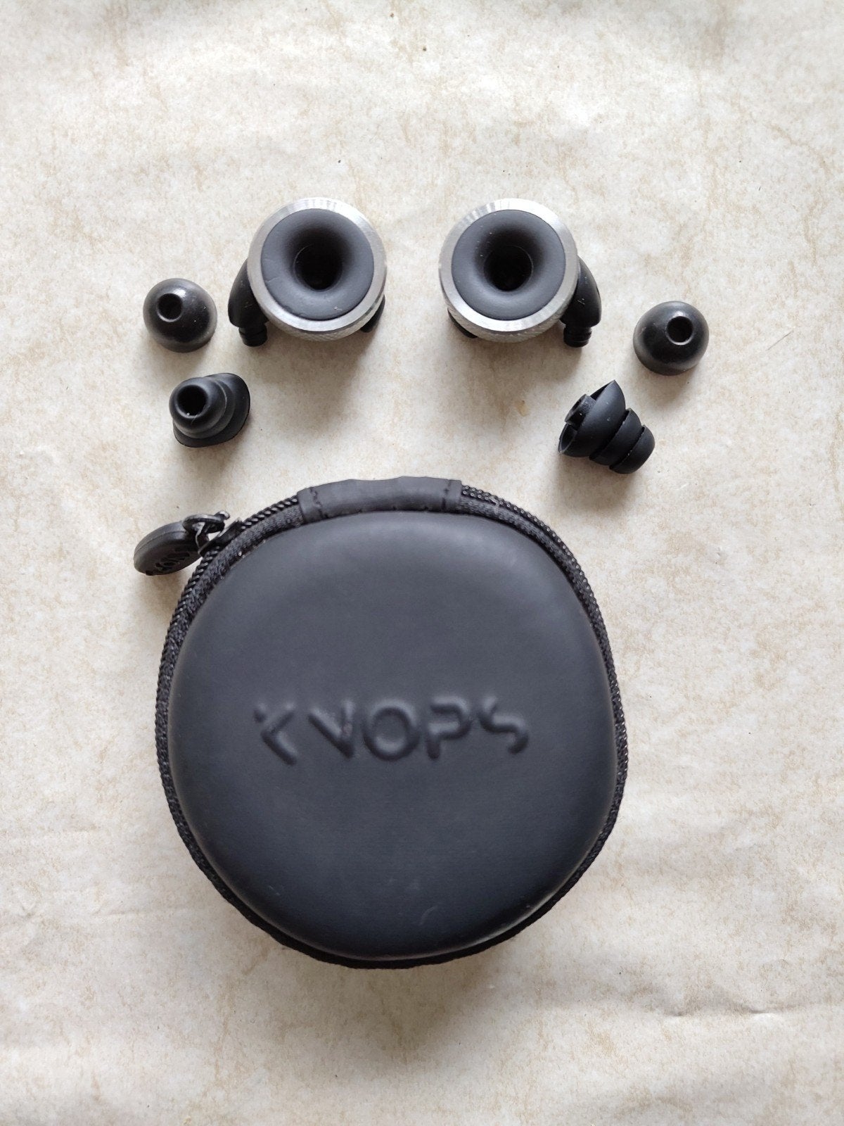 Knops Knurled - Black oordoppen (gehoorbescherming), Audio, Tv en Foto, Koptelefoons, Overige merken, Ophalen of Verzenden, Zo goed als nieuw