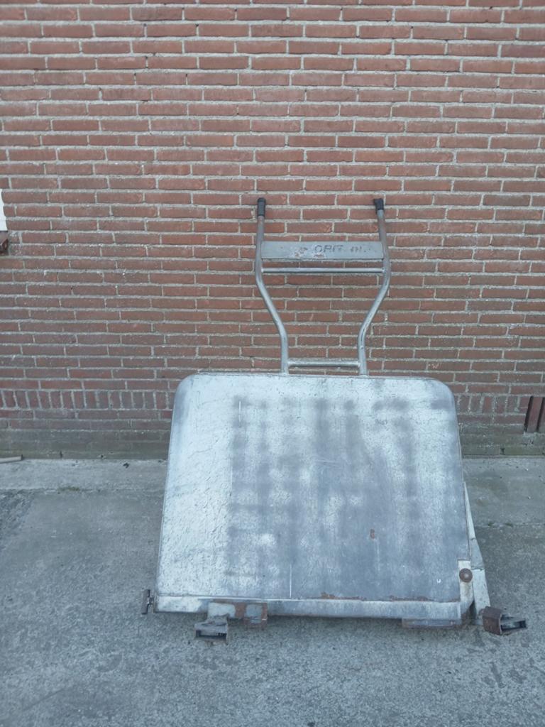 Orit klinkerkar stenenwagen, Ophalen