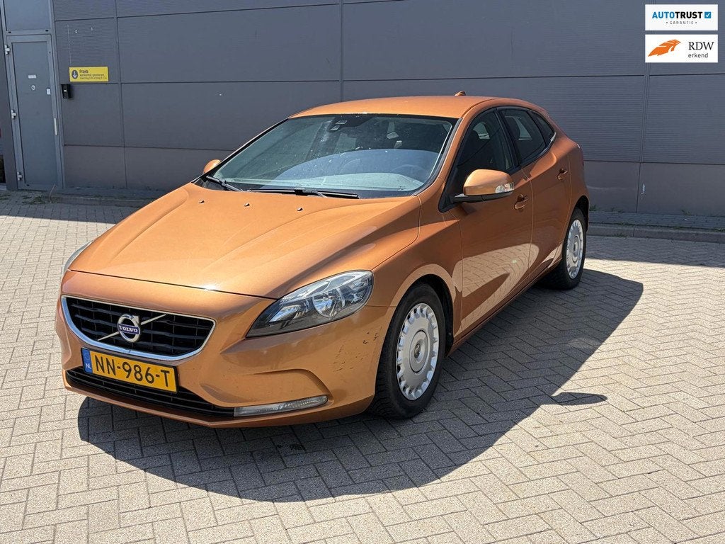 Volvo V40 1.6 D2 Momentum|Automaat|Pdc|Clima|Cruise, Euro 5, Gebruikt, 700 kg, Start-stop-systeem