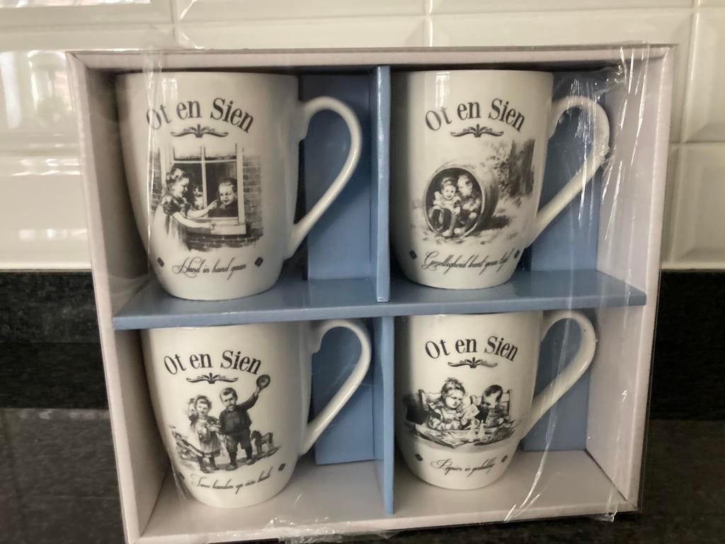 4x NIEUWE VINTAGE MOKKEN van OT & SIEN., Overige materialen, Overige typen, Nieuw, Ophalen of Verzenden