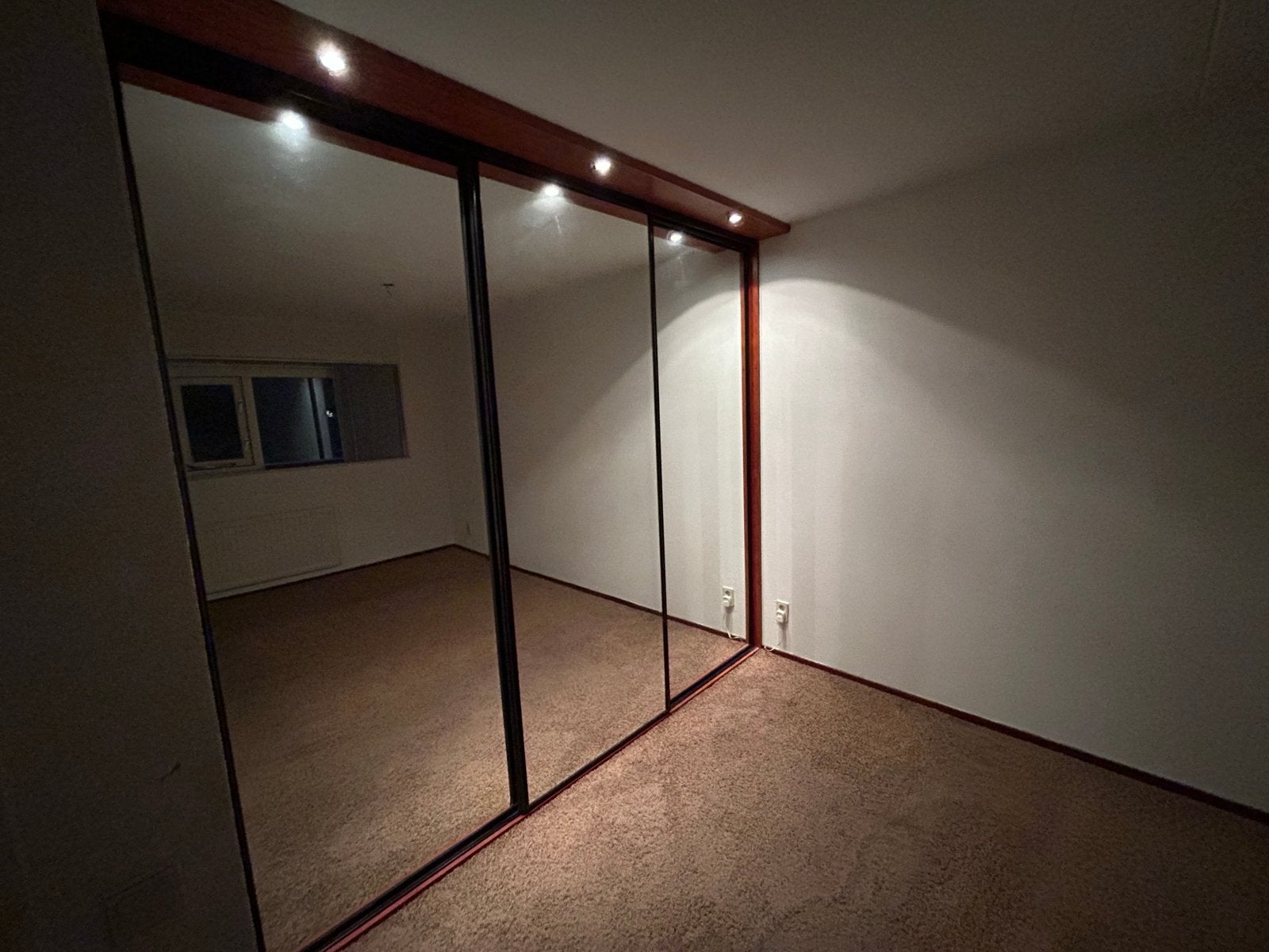 Kledingkast met spiegeldeuren en verlichting, Ophalen, Gebruikt, 200 cm of meer, 200 cm of meer