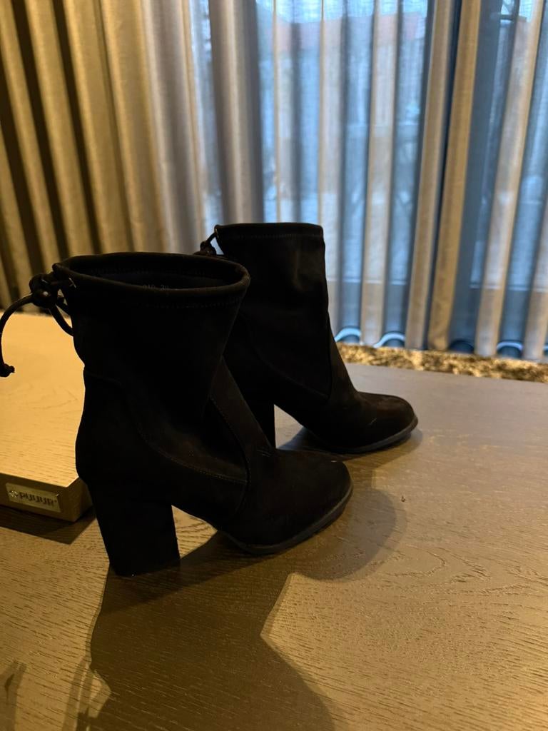 KAYLA zwart seude look laarsje mt 39 enkel  laars met hak, Zwart, Lage of Enkellaarzen, Ophalen of Verzenden, Zo goed als nieuw