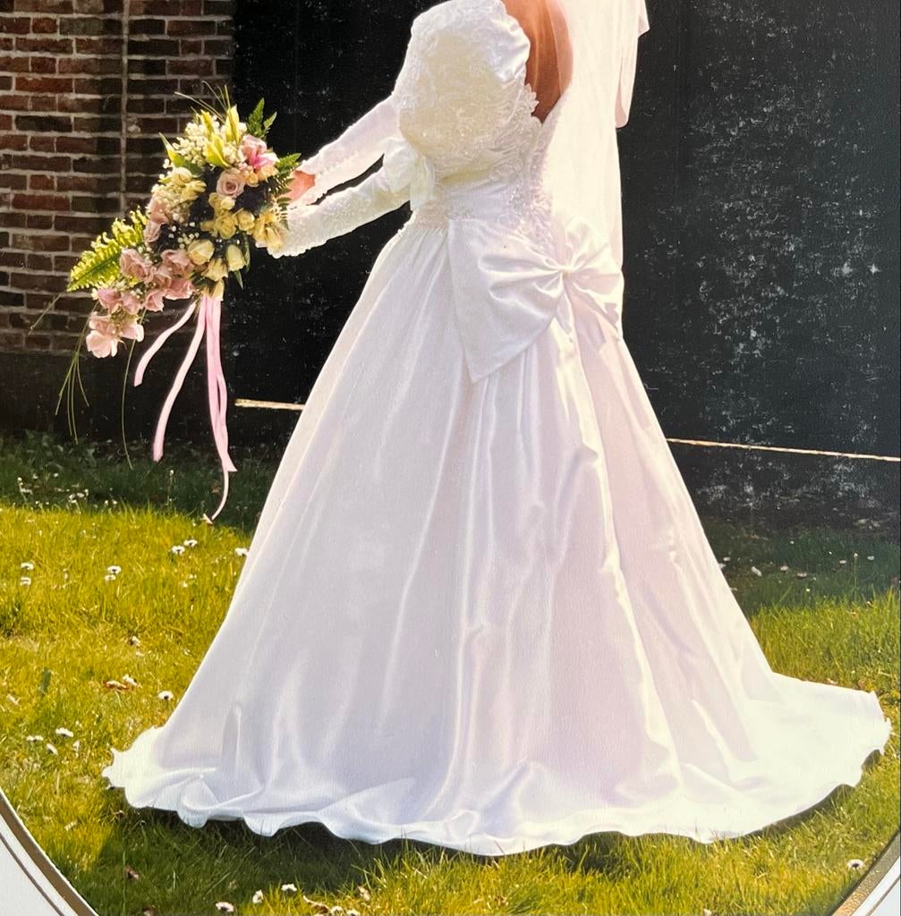 Romantische trouwjurk met lange mouwen, Ophalen of Verzenden, Zo goed als nieuw, Wit, Trouwjurk