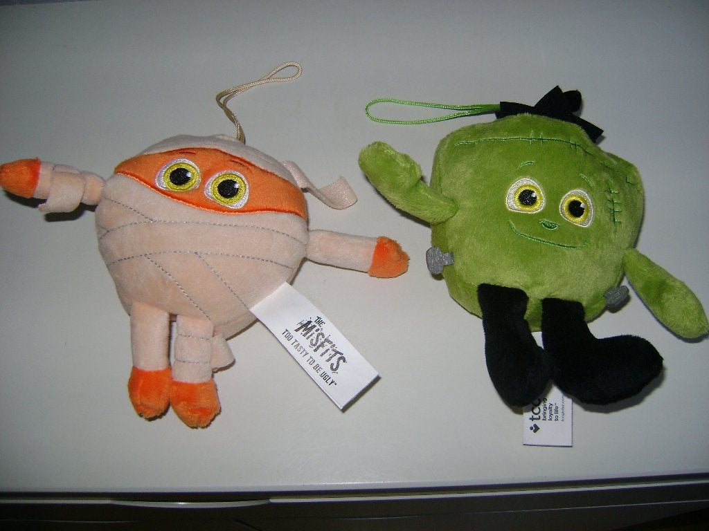 2 pluche nisfits met ophanglus, Overige karakters, Overige typen, Ophalen of Verzenden, Zo goed als nieuw