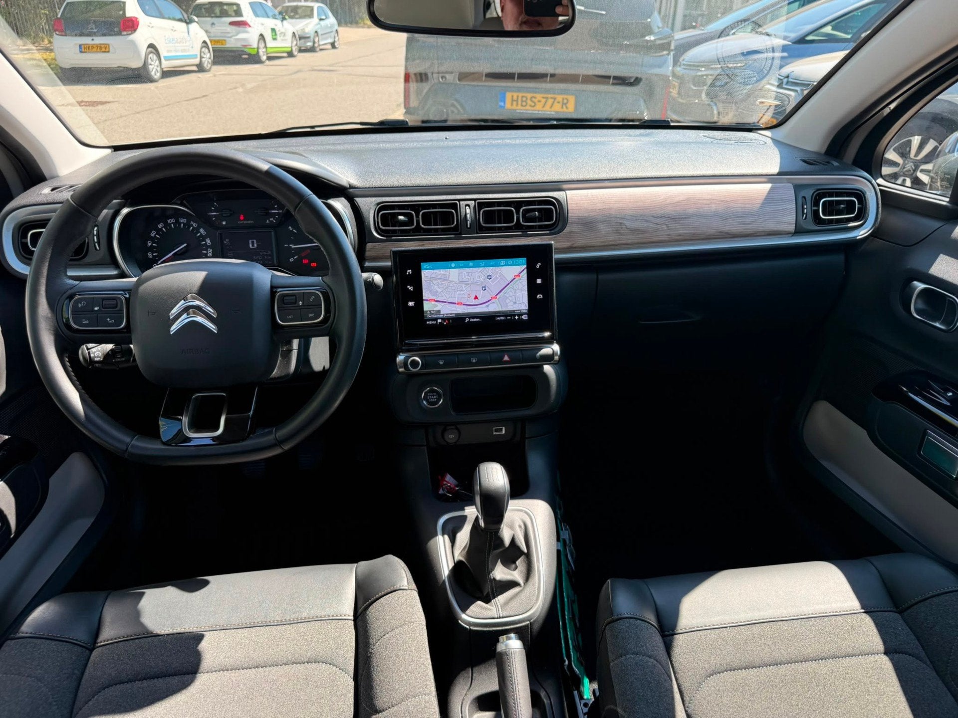 Citroen C3 1.2 PureTech Shine, Navi, Camera, Airco Dealer au, Auto's, 450 kg, Gebruikt, 1199 cc, Beige