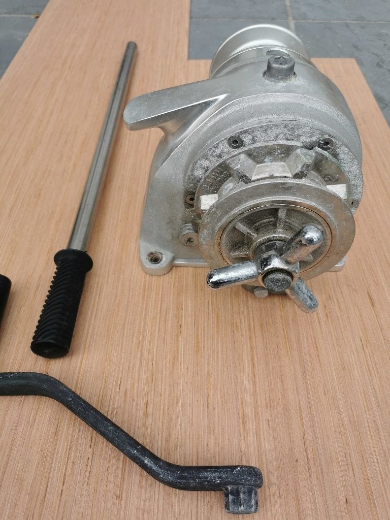 Te koop: HANDBEDIENDE ankerlier van het merk LOFRANS,, 6 meter of meer, Minder dan 15 m², Ophalen of Verzenden, Zo goed als nieuw