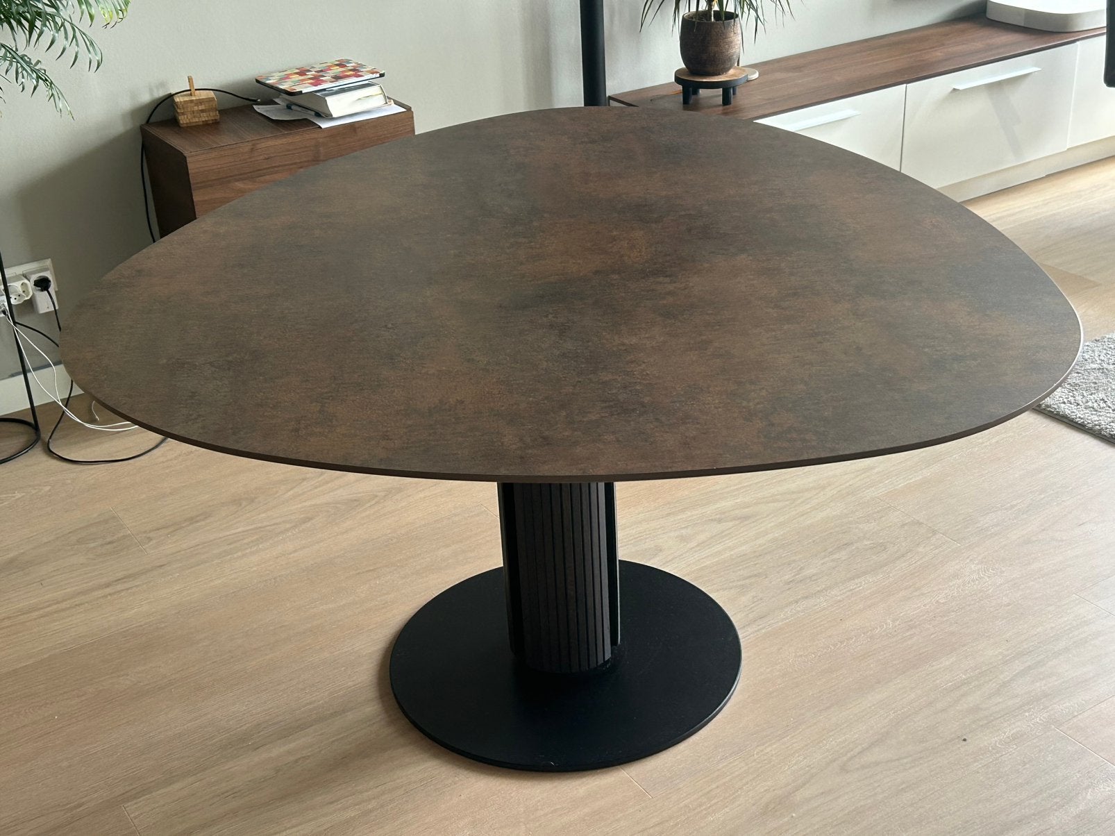 Organische design eettafel Steely, Huis en Inrichting, Tafels | Statafels, Ophalen, Zo goed als nieuw