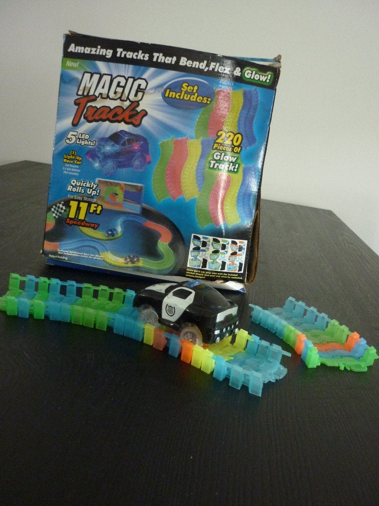 Magic Tracks / racebaan voor de kleintjes / eigen parcours, Overige merken, Racebaan, Ophalen of Verzenden, Zo goed als nieuw