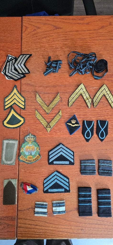 militaire rang- en korpsonderscheidingstekens, Ophalen of Verzenden, Landmacht, Nederland, Embleem of Badge