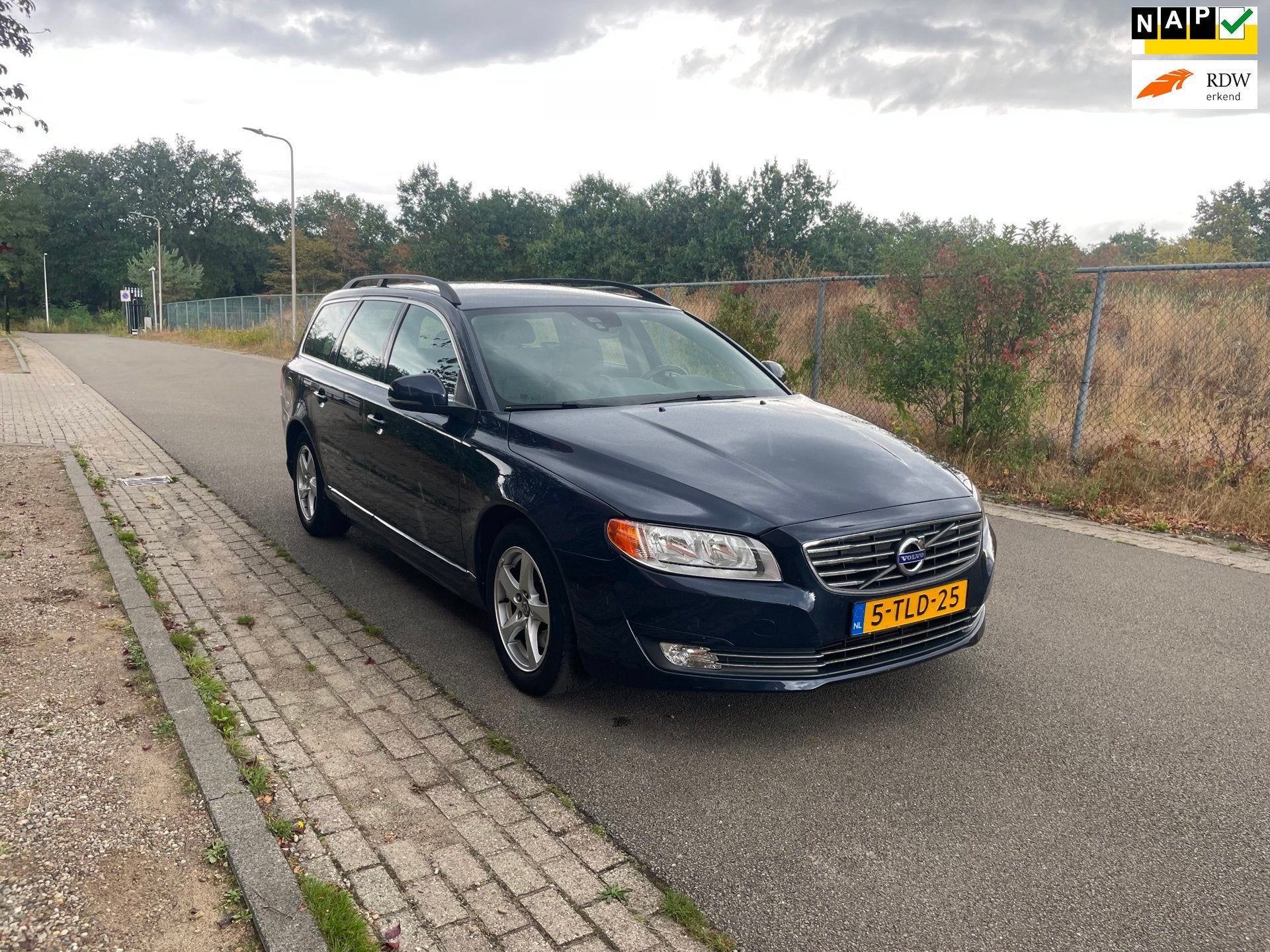 Volvo V70 1.6 D2 Nordic+ Zeer nette top onderhouden Volvo, Auto's, Volvo, Euro 5, Zwart, 4 cilinders, Blauw