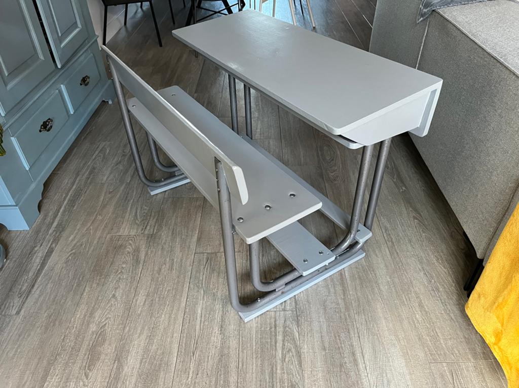 Authentiek gerestaureerd schoolbankje - Vintage kinderbureau, Huis en Inrichting, Bureaus, Ophalen, Opbergruimte, Hout, 104 cm