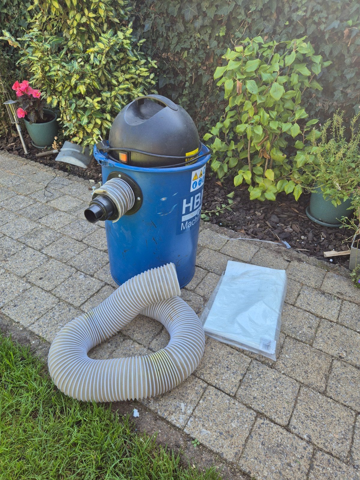 HBM Stofafzuiging 1100W - Werkt perfect, filter te vervangen, Ophalen, Gebruikt