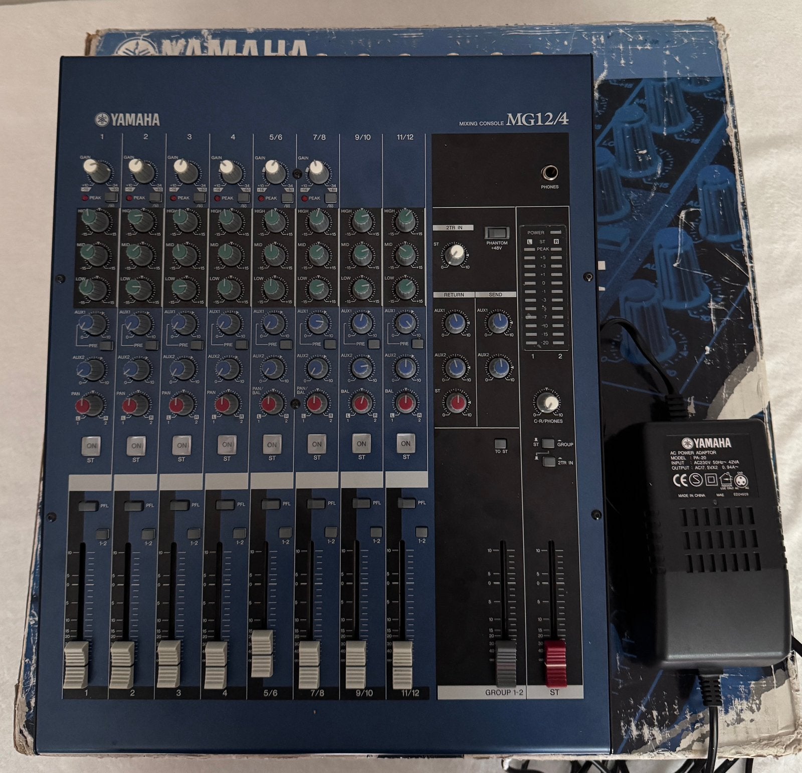 YAMAHA MG12/4 mengpaneel, Muziek en Instrumenten, Mengpanelen, Ophalen, Zo goed als nieuw, 10 tot 20 kanalen