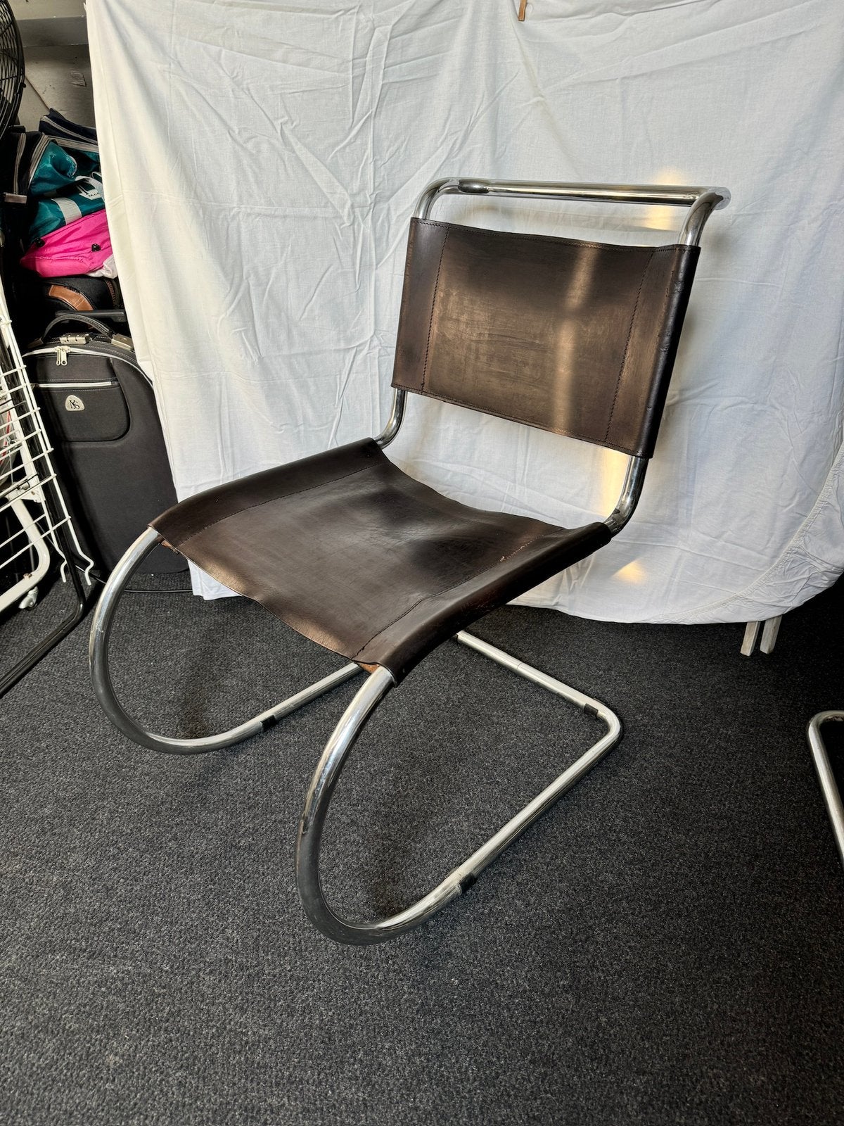 4 buis stoelen in stijl van Ludwig Mies van der Rohe, Ophalen, Zwart, Leer, Zo goed als nieuw