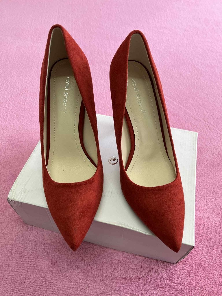 Rode hoge hakken met puntige neus, Nieuw, Ophalen of Verzenden, Schoenen met hoge hakken, Rood