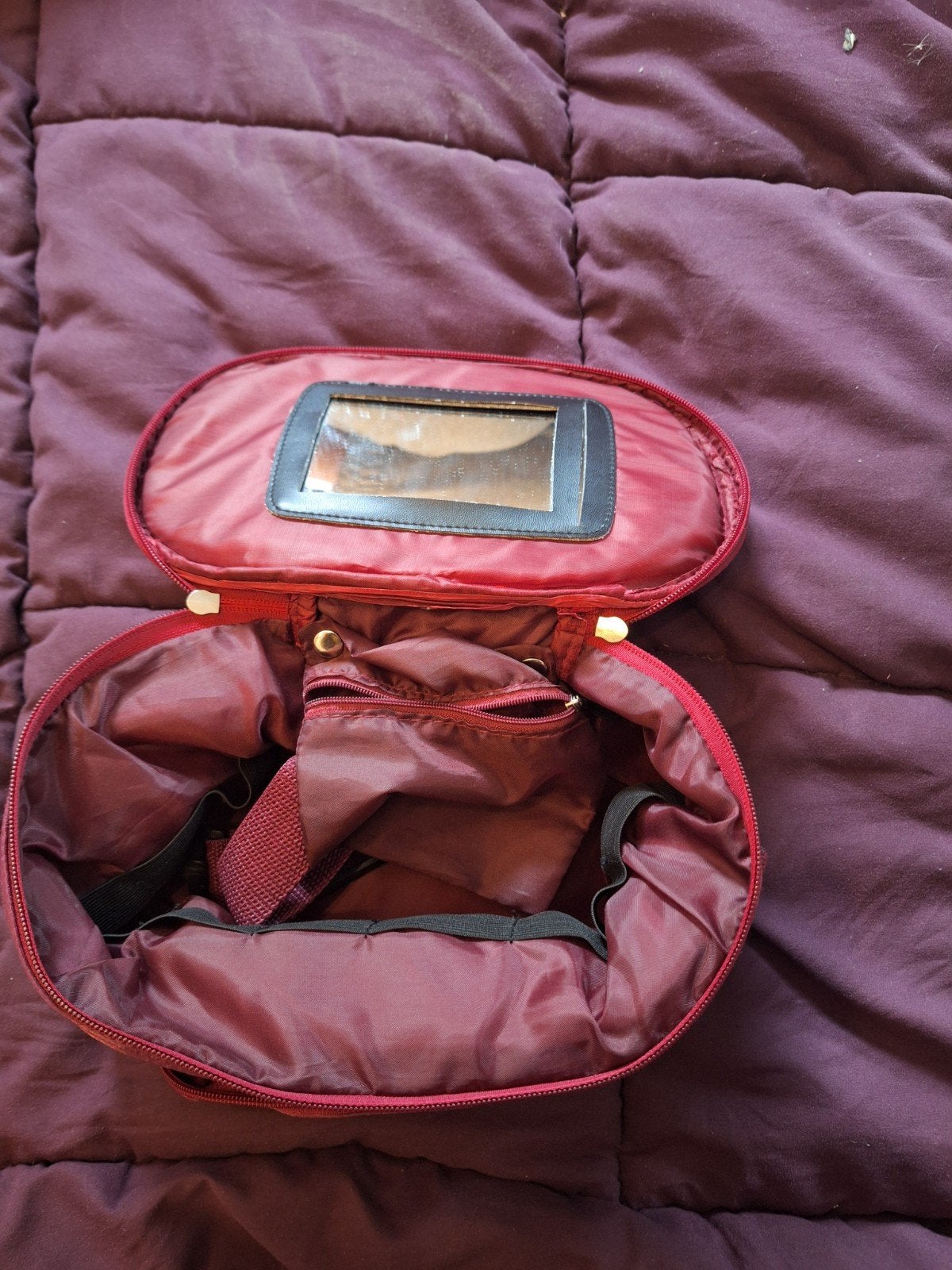 Bordeauxrode make-up tas met spiegel en schouderband, Sieraden, Tassen en Uiterlijk, Ophalen, Gebruikt, Softcase, Met spiegeltje(s)