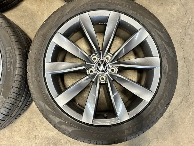 19 inch originele Chennai velgen + zomerbanden VW Tiguan, Auto-onderdelen, Banden en Velgen, 19 inch, Gebruikt, 255 mm, -
