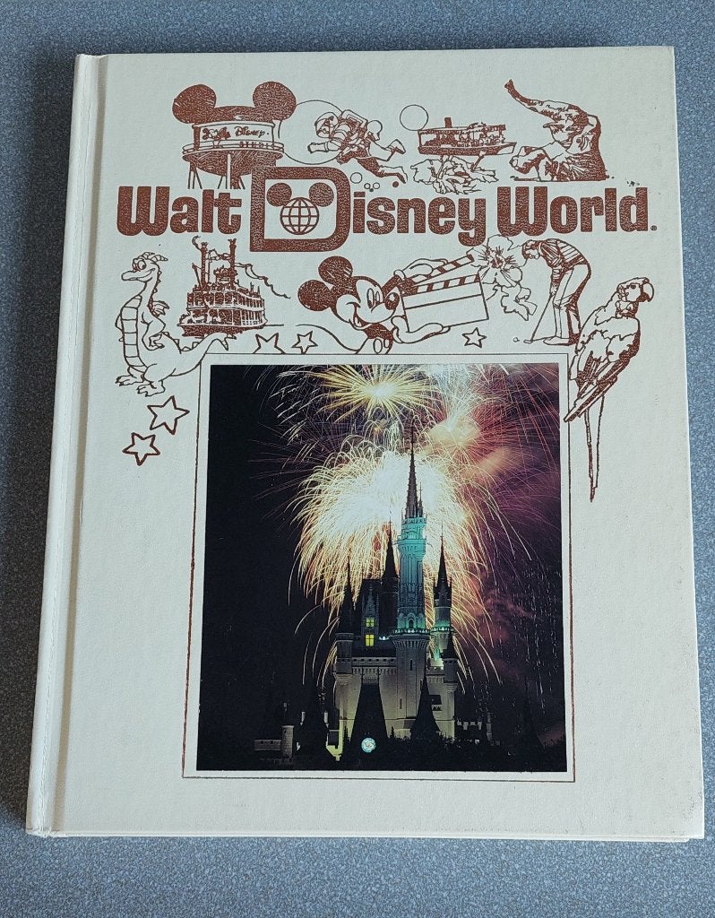 Vintage Walt Disney World Boek - Hardcover Engels, Ophalen of Verzenden, Mickey Mouse, Zo goed als nieuw, Papier, Kaart of Schrift