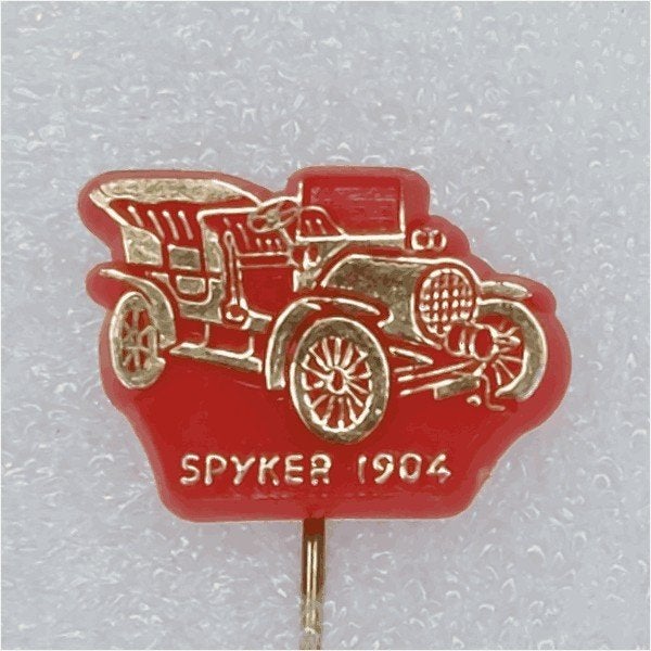 SP0904 Speldje Spyker 1904 rood, Verzamelen, Ophalen of Verzenden, Gebruikt, Overige onderwerpen