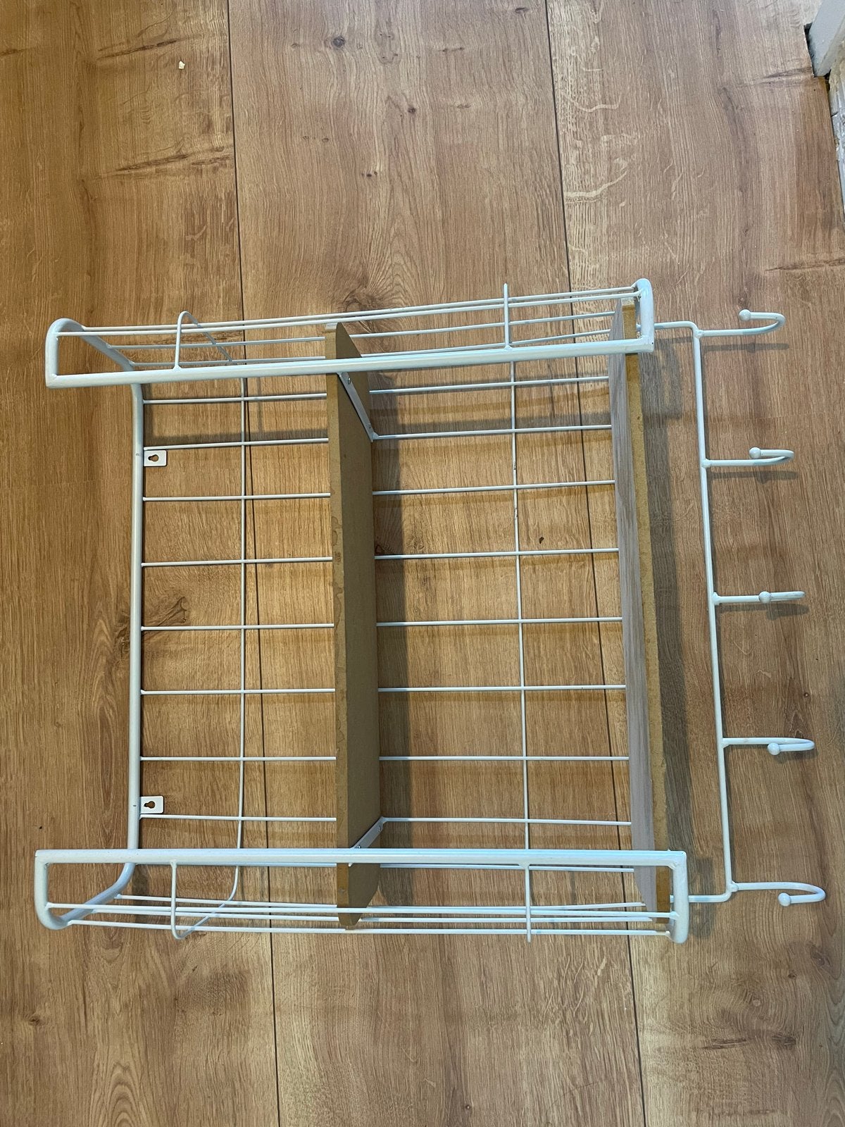Wit metalen wandrek met houten planken, Ophalen, Gebruikt