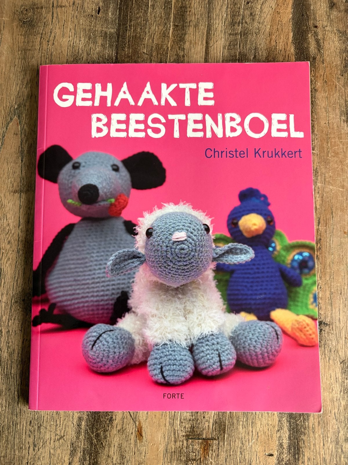Gehaakte Beestenboel - Haakboek van Christel Krukkert, Ophalen of Verzenden, Zo goed als nieuw, Breien en Haken, Geschikt voor kinderen