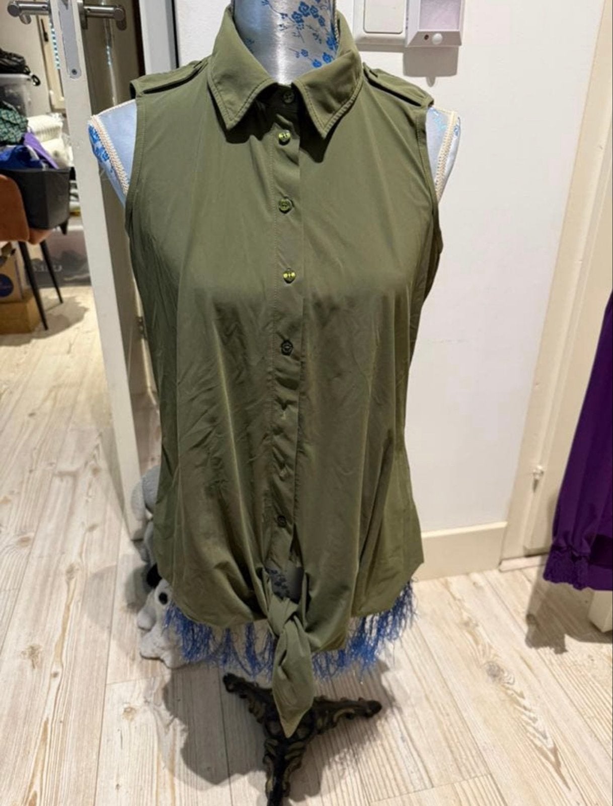 Studio Anneloes top groen khaki M in nieuwstaat, Zo goed als nieuw, Zonder mouw, Groen, Ophalen