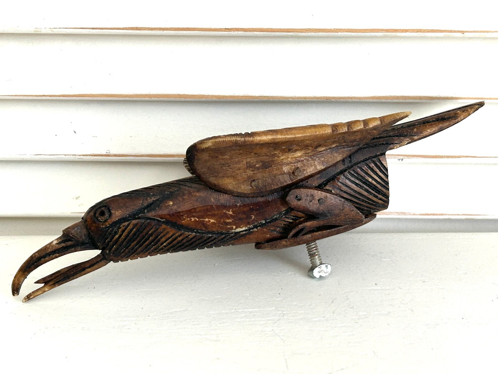 Antiek ornament vogel van buffelhoorn met pijltjes Indonesie, Ophalen