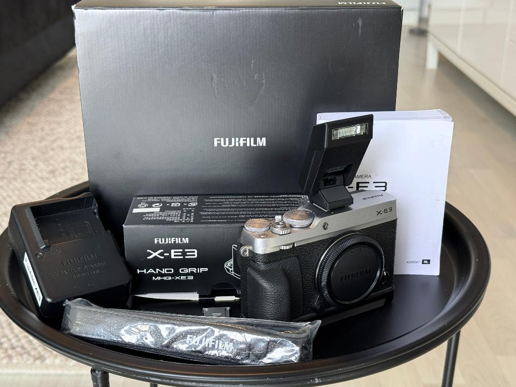 Fujifilm X-E3 silver body + MHG-XE3 met pas 102 clicks, Spiegelreflex, Ophalen of Verzenden, Zo goed als nieuw, Fuji