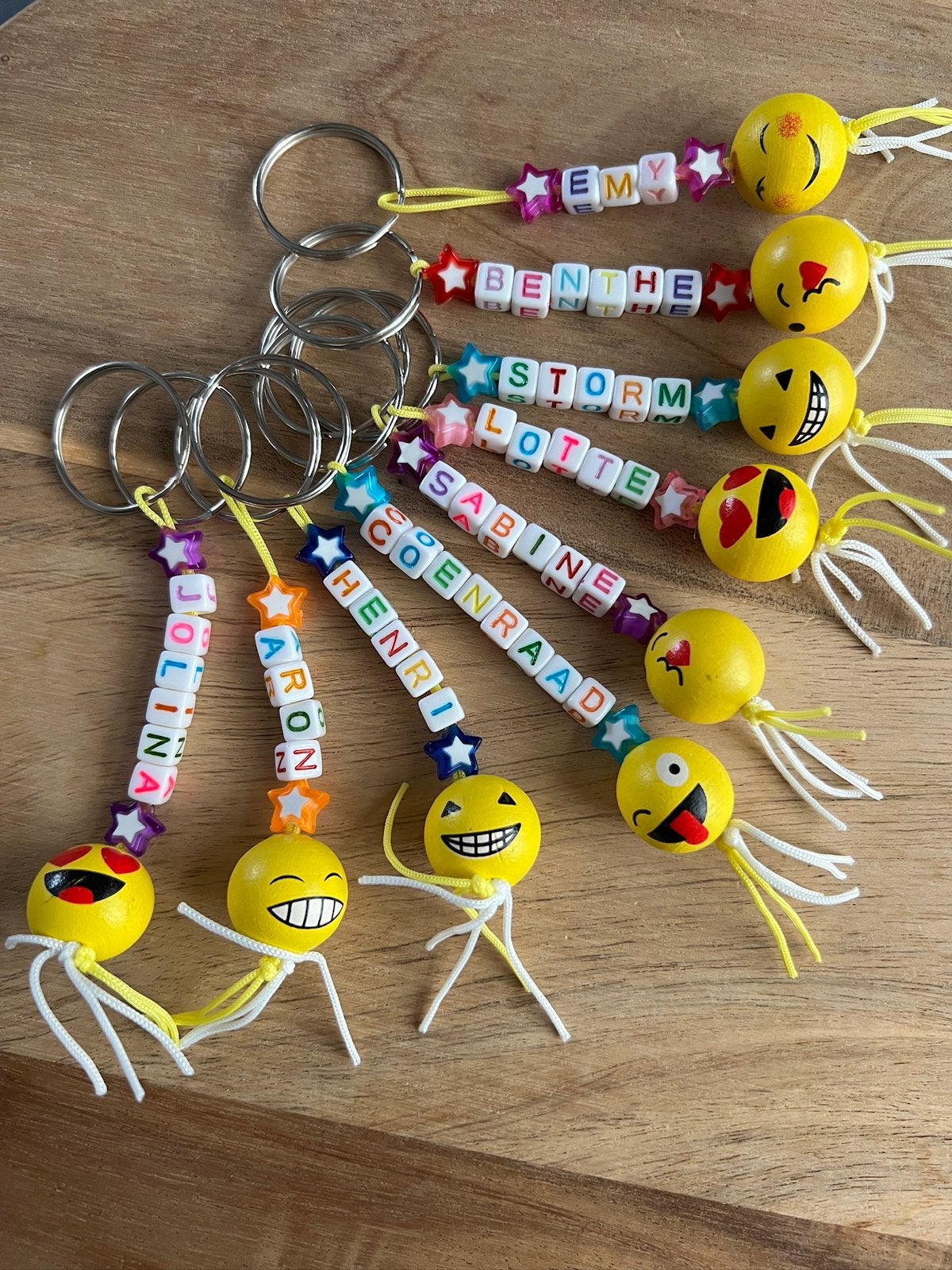 Vrolijke emoji sleutelhangers met namen LEUK TRAKTEREN, Verzamelen, Ophalen of Verzenden, Nieuw
