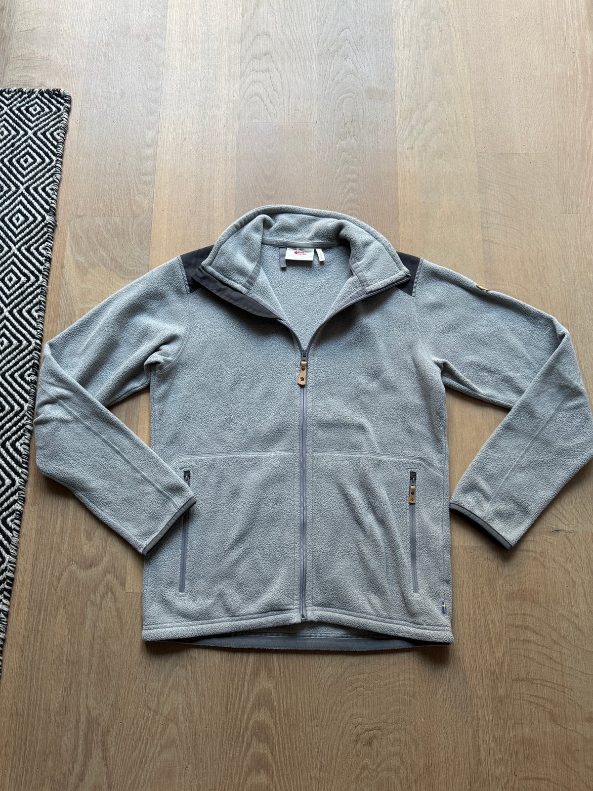 Prachtige Fjallraven sten fleece  maat S  Kleur grijs, Kleding | Heren, Ophalen of Verzenden, Zo goed als nieuw, Grijs
