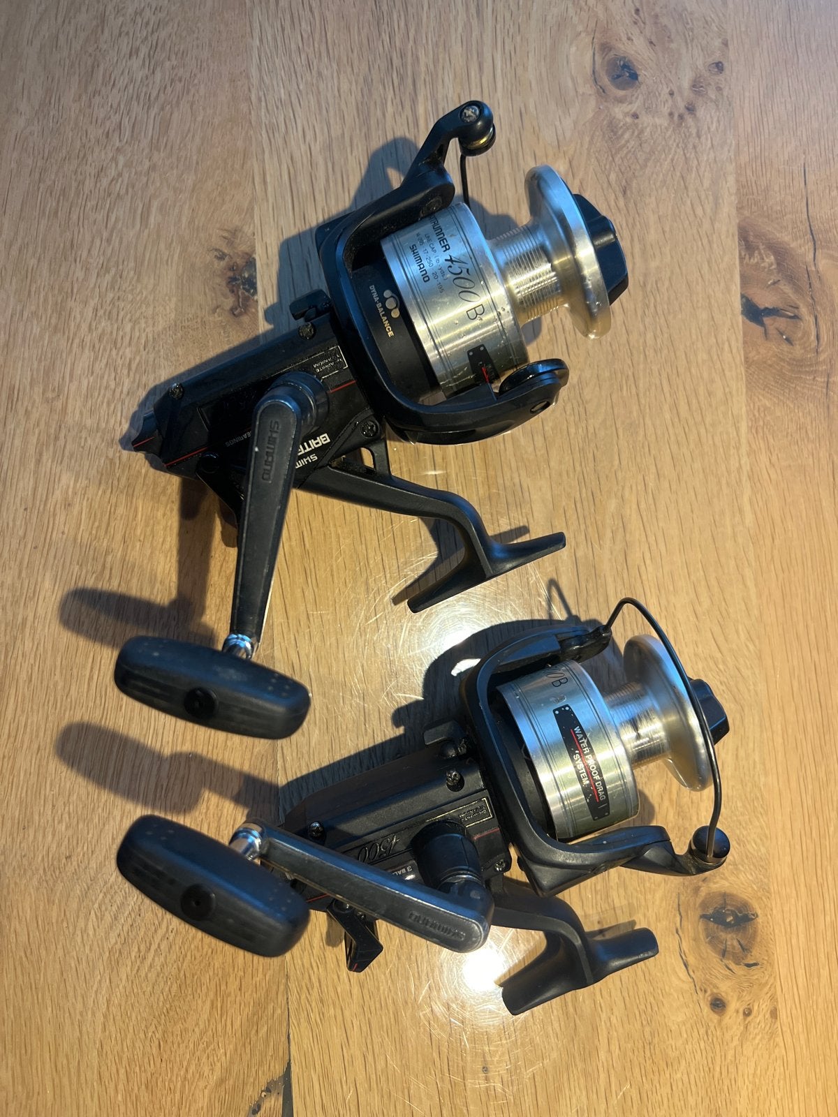 2x Shimano Baitrunner 4500 Molens - Goede Staat, Ophalen, Gebruikt, Molen