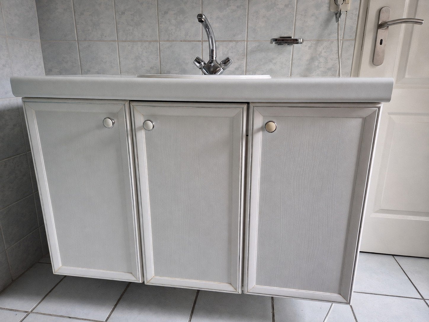 Badmeubel met wastafel en 3 deuren, Huis en Inrichting, Ophalen, Gebruikt, 100 tot 150 cm, Minder dan 100 cm