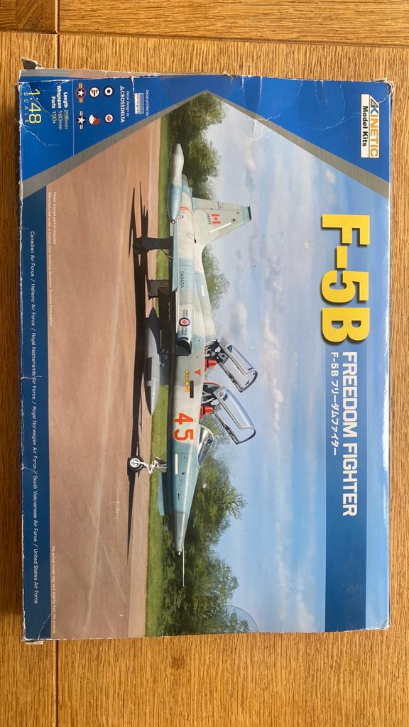 Northrop F-5b Kinetic 1/48, Hobby en Vrije tijd, Modelbouw | Vliegtuigen en Helikopters, Nieuw, Vliegtuig, Groter dan 1:72, Overige merken