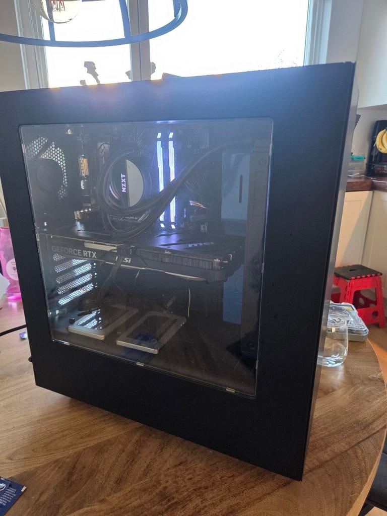 Game pc 
Msi RTX 4070, Intel I7 10700KF, 32GB ram DDR4 RGB, Ophalen, Gebruikt, Overige genres, 1 speler