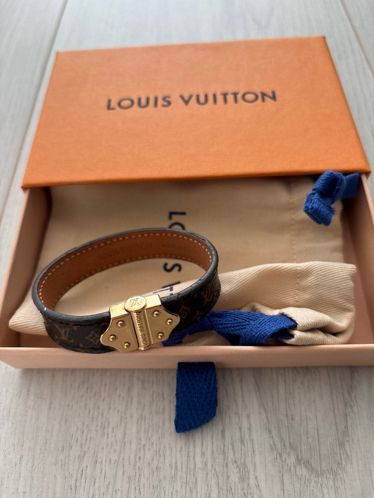 Louis Vuitton monogram armband, Sieraden, Tassen en Uiterlijk, Armbanden, Ophalen of Verzenden, Gebruikt, Bruin, Leer