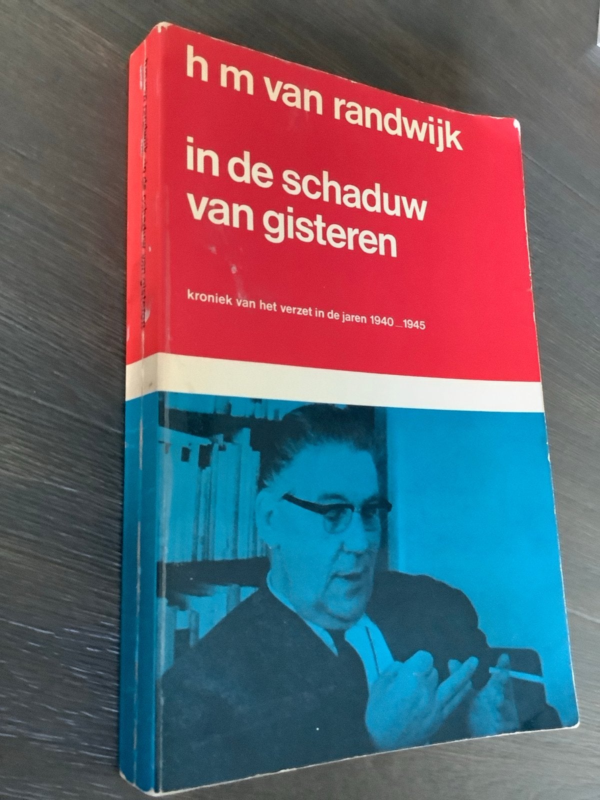 In de Schaduw van Gisteren - Kroniek van het Verzet, Ophalen of Verzenden, Gelezen