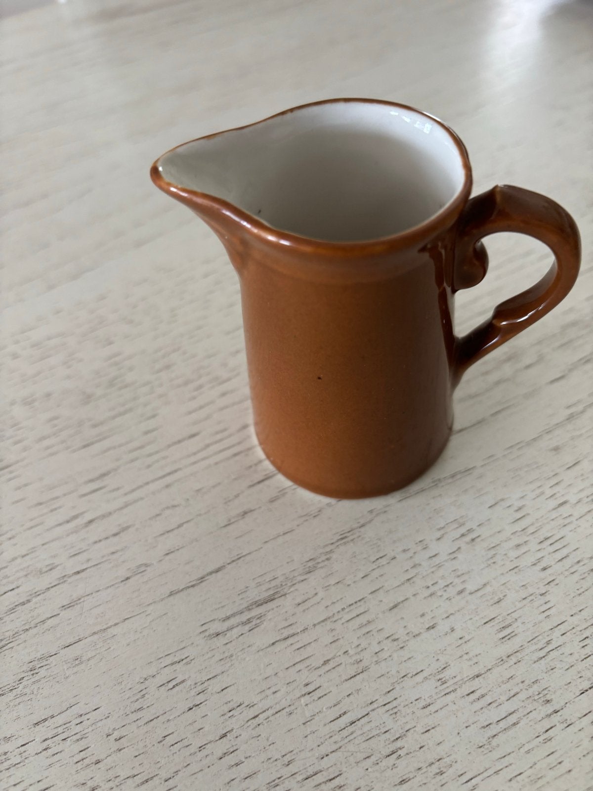 Klein bruin melkkannetje, Ophalen