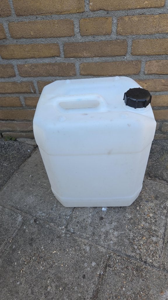 Jerrycan 20 liter - Witte kunststof brandstof jerrycan, Minder dan 75 liter, Ophalen, Zo goed als nieuw, Kunststof