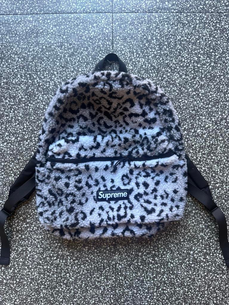 Supreme furr fleece backpack, Sieraden, Tassen en Uiterlijk, Tassen | Rugtassen, 40 cm of meer, Zo goed als nieuw, 60 cm of meer