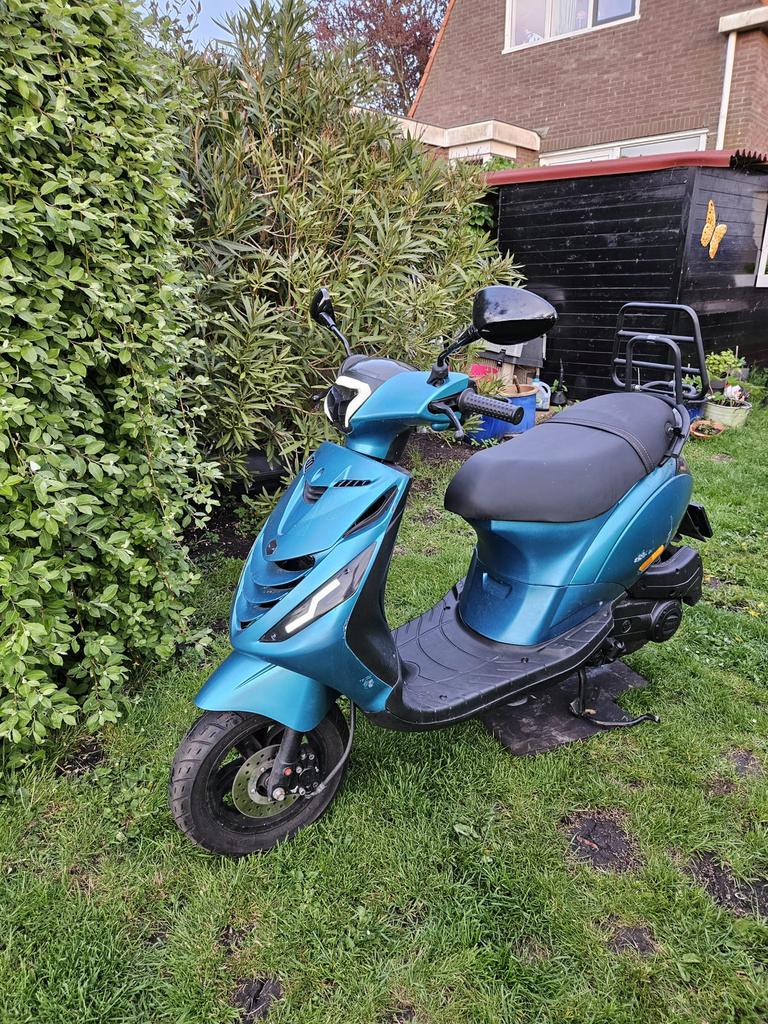 Piaggio zip 2020 eerste eigenaar vaste prijs, Fietsen en Brommers, Scooters | Piaggio, Zip, Ophalen of Verzenden, Zo goed als nieuw