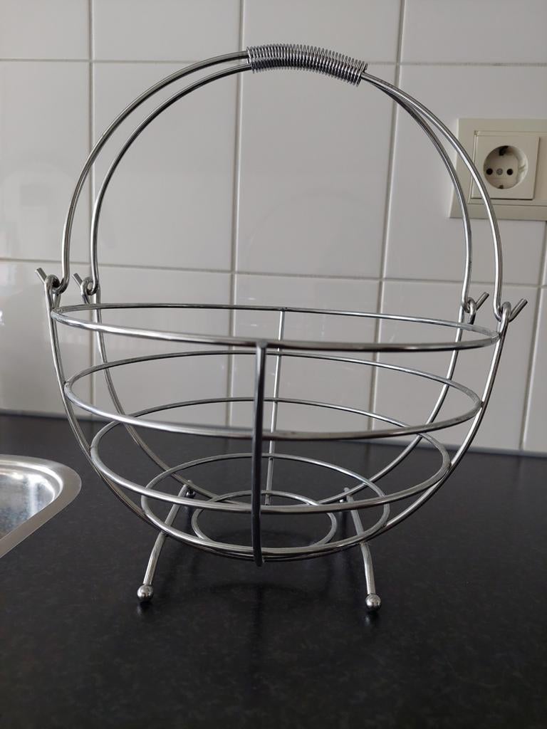 Metalen fruitschaal, Ophalen
