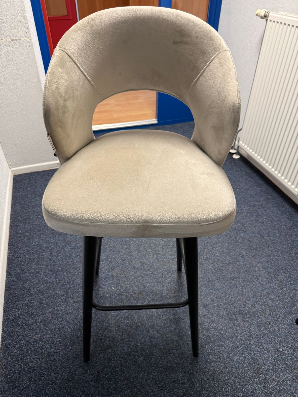 Richmond barkruk beige fluweel - Nieuw, Nieuw, Ophalen of Verzenden, Metaal, 90 cm of meer