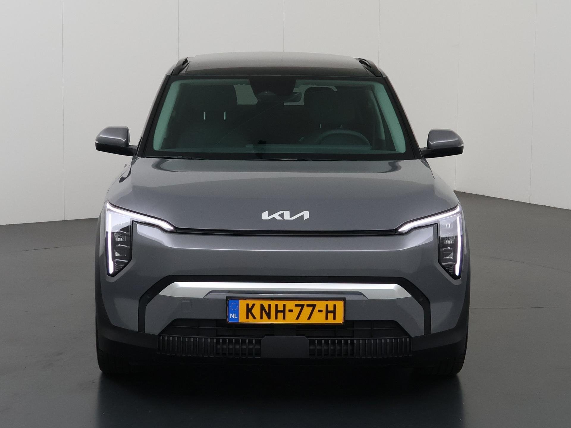 Kia EV3 Plus Advanced 81.4 kWh | Panoramaschuifdak | 19" vel, Auto's, Origineel Nederlands, Grijs, 204 pk, 1000 kg