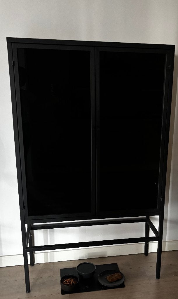 Servieskast - zwart met rookglas deuren, Huis en Inrichting, Ophalen, Met deur(en), 50 tot 100 cm, Zo goed als nieuw