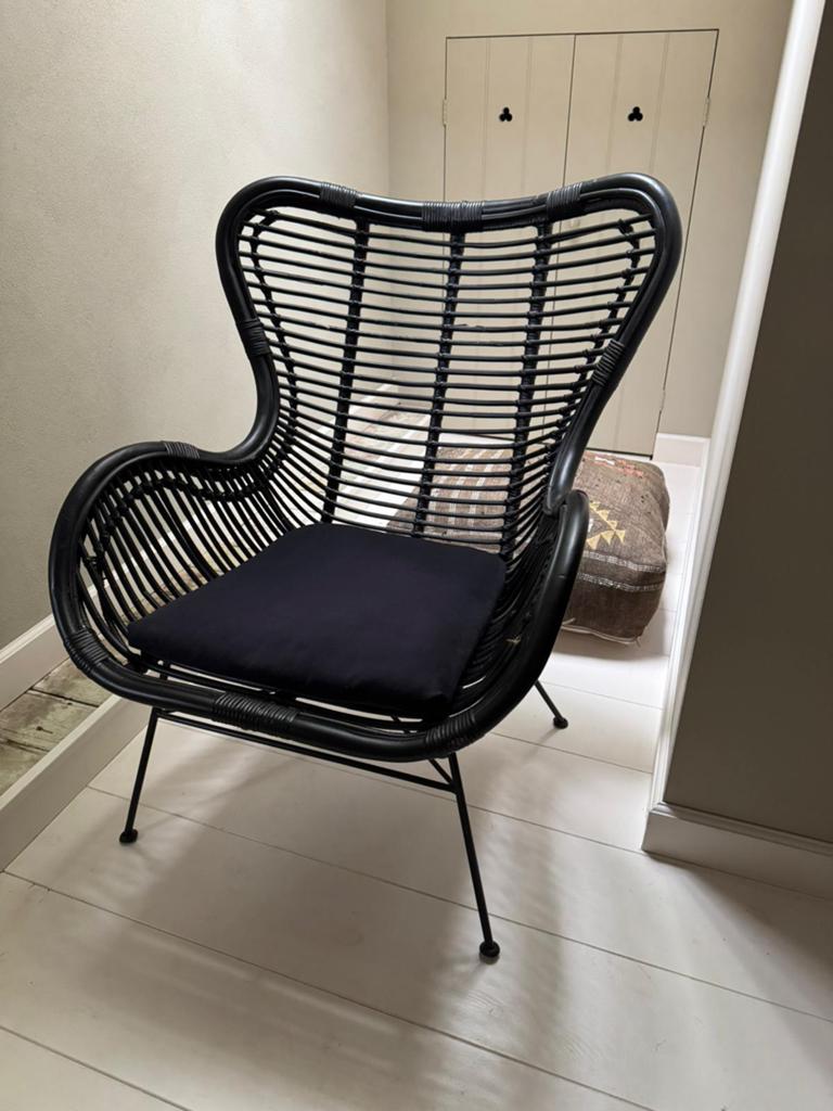 Mooie zwarte rotan fauteuil / stoel, Huis en Inrichting, Fauteuils, Ophalen, Gebruikt, Riet of Rotan, 50 tot 75 cm