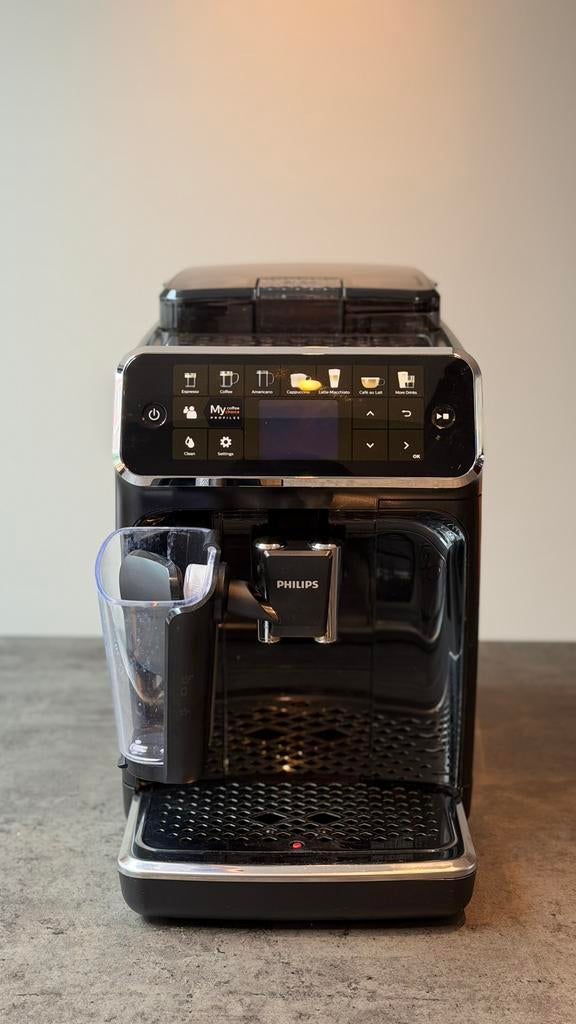 Philips 5400 Serie Espressomachine, Zwart (EP5441/50), Witgoed en Apparatuur, Koffiezetapparaten, Ophalen, Afneembaar waterreservoir