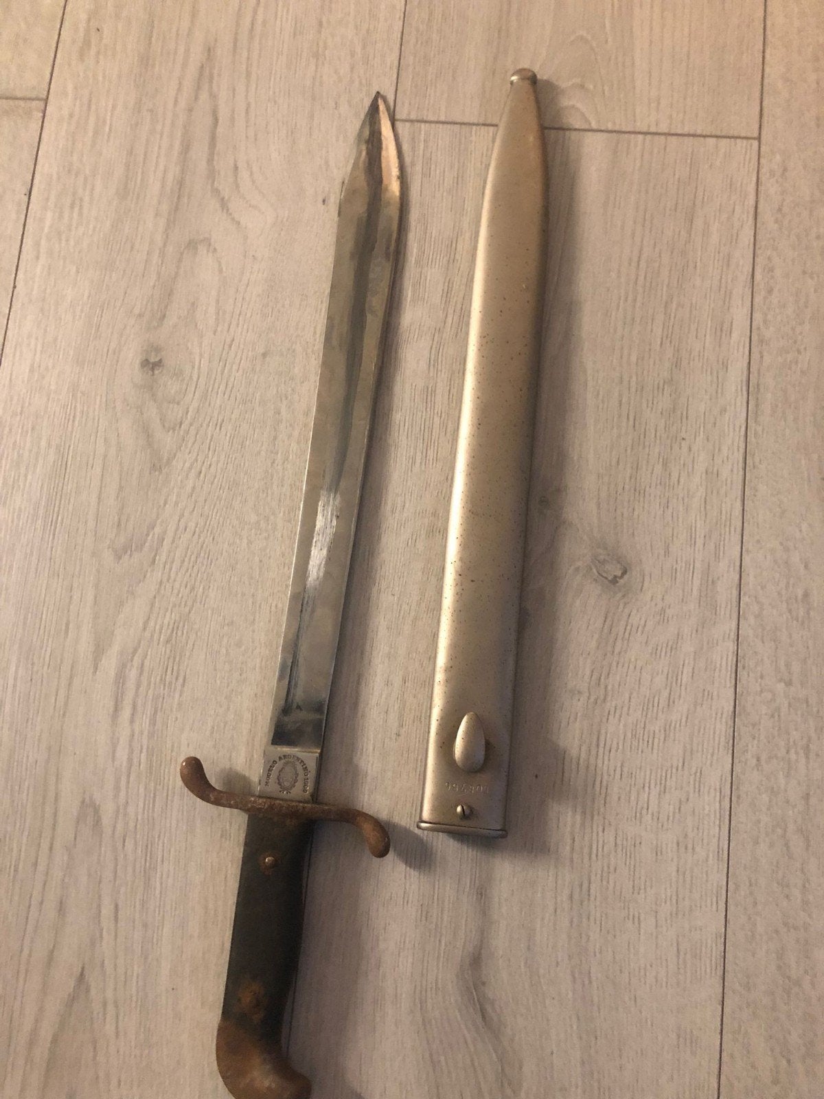 Antieke Bajonet met Schede - Militaria Collectie, Verzamelen, Ophalen, Overige soorten, Overige gebieden, Mes of Dolk
