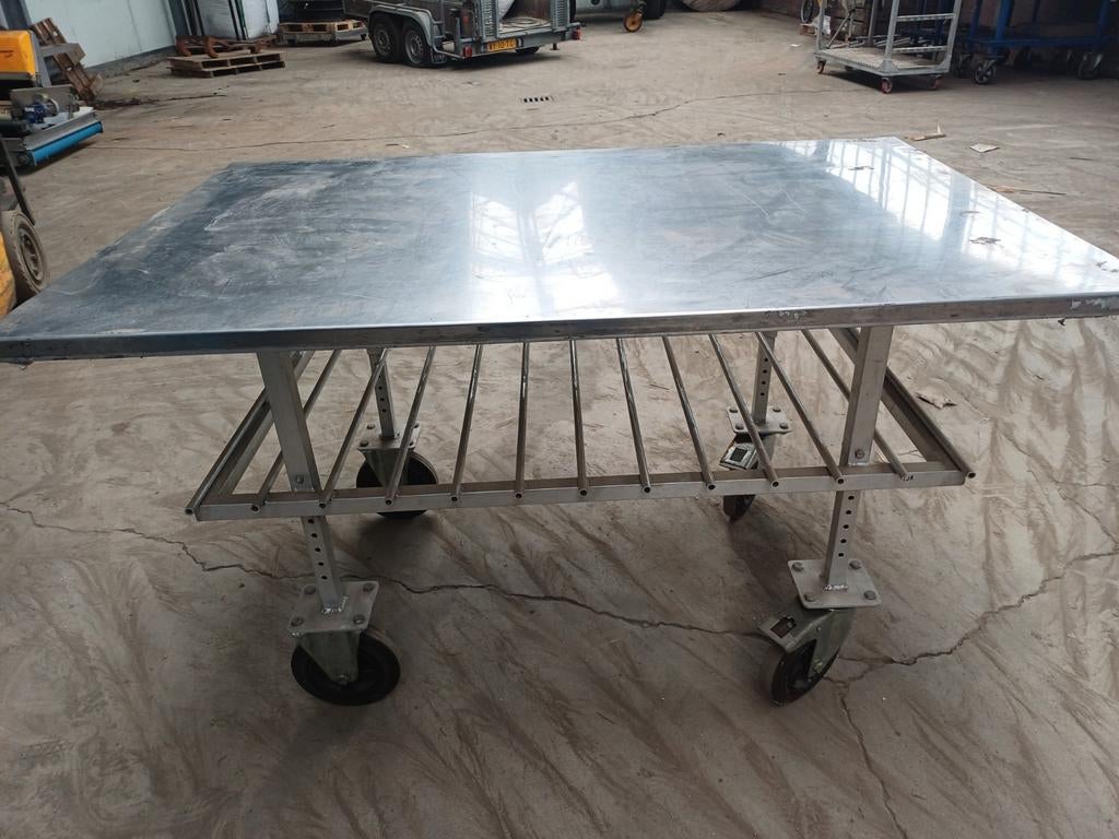 Rvs tafel, Ophalen